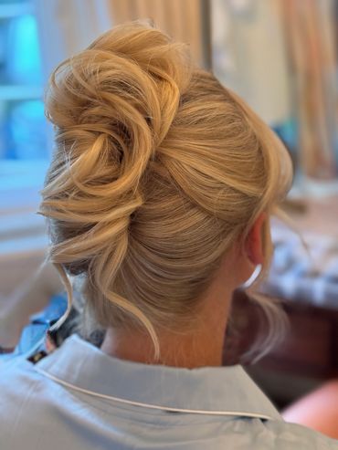 A modern twist vertical roll casual finish hairstyle 