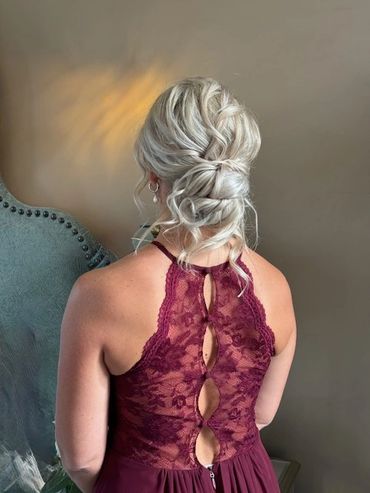 Bridesmaids tussled hairstyle 