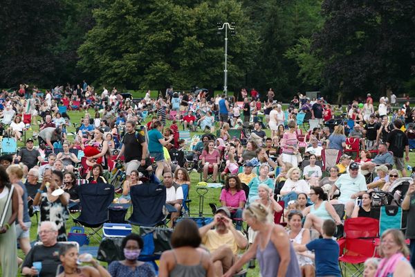 )ver 10,000 Happy Fans During The Infernos "Live & In Concert" Show Bloomfield, NJ