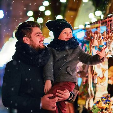 Family fun at the Christmas in Excelsior holiday market