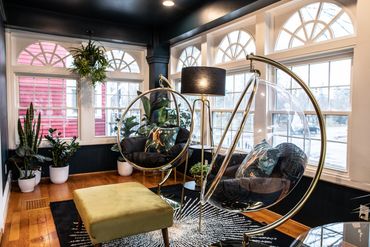 interior-design-art-deco-airbnb-sunroom-jungle-moody-designer.jpg