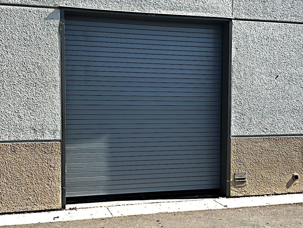 Roll up Door garage like 
