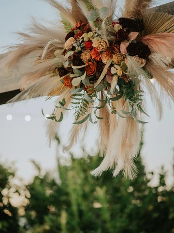 BOHO ARCH WITH LOTS OF PAMPAS AND DRIED FLORALS