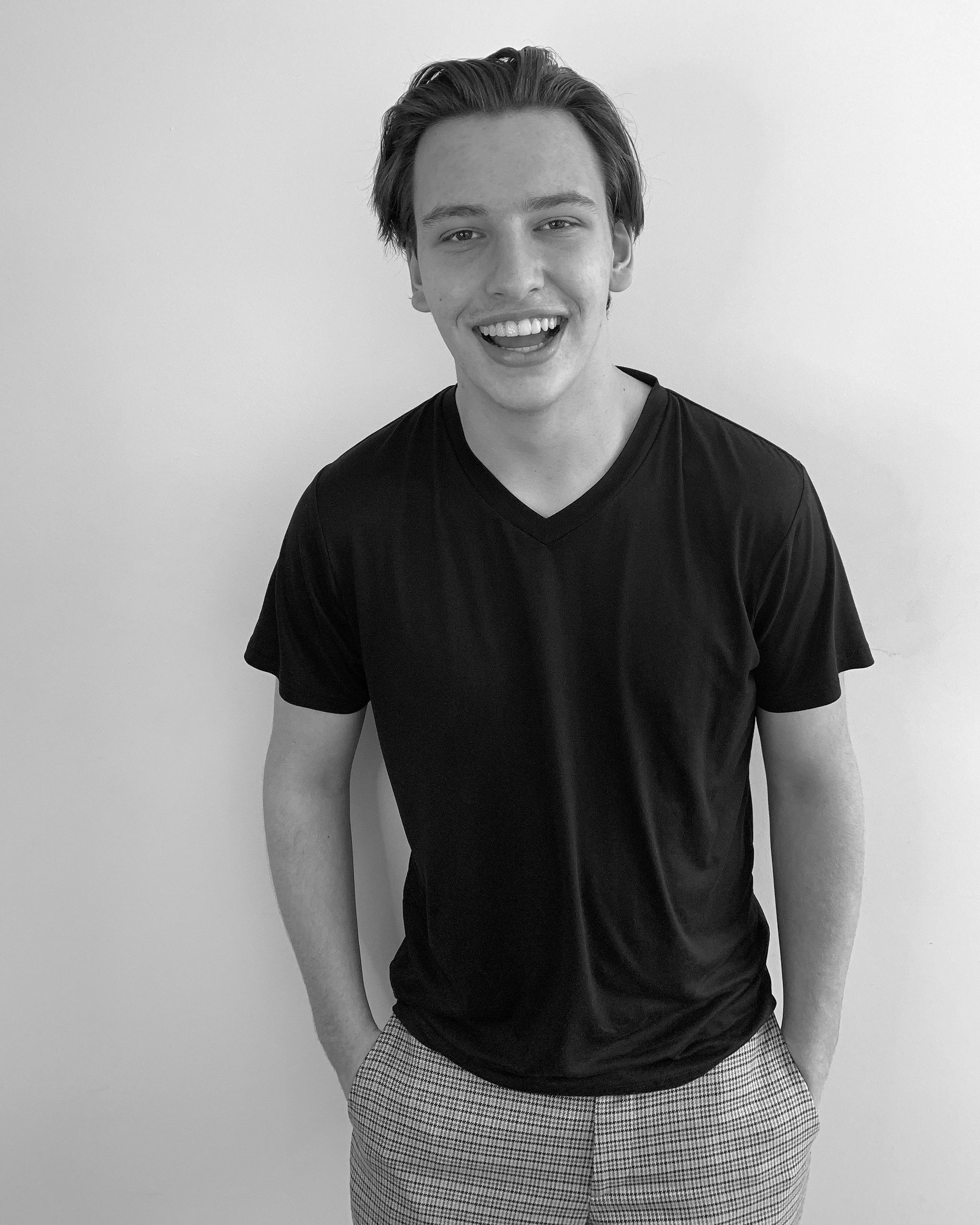 Avery Dauer, mature teenage boy with brown hair smiling, actor, singer, musical theatre