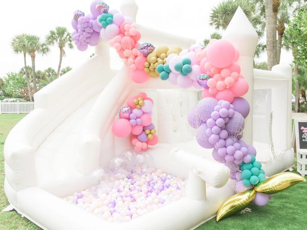 Dream House Bounce - White Bounce Houses, Tampa Balloons