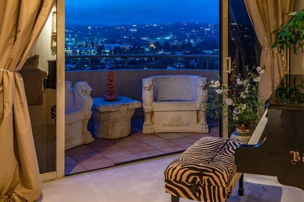 VALLEY LEATHER FURNITURE