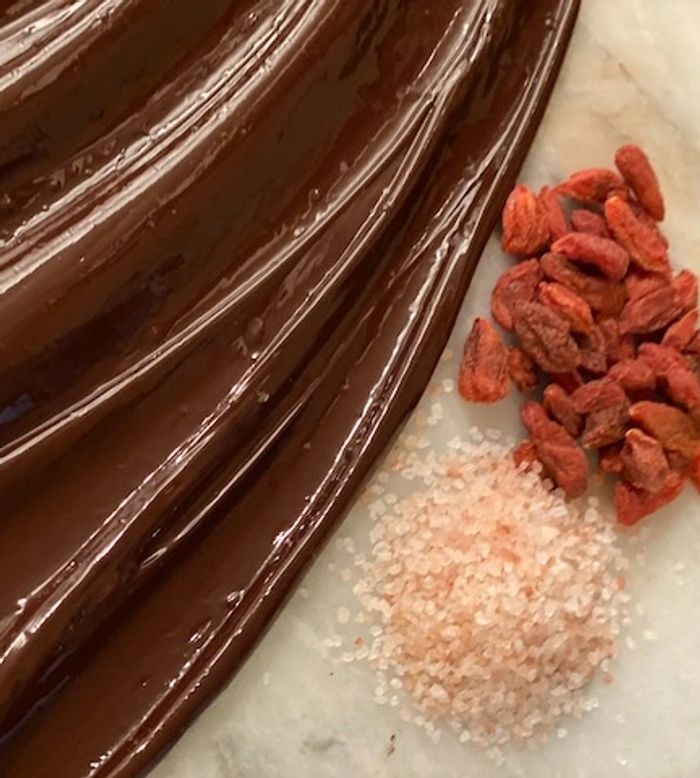Dark chocolate, goji berries, and Himalayan salt for balanced indulgence.
