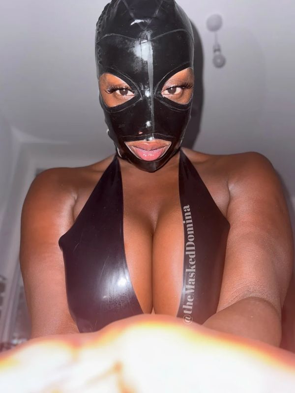 black ebony latex boobs breasts Domme dominatrix dominant femdomme bdsm jasmine masked domina