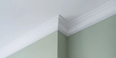 wall with moulding
