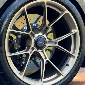Gold center-lock wheels on a Porsche 911 GT3 