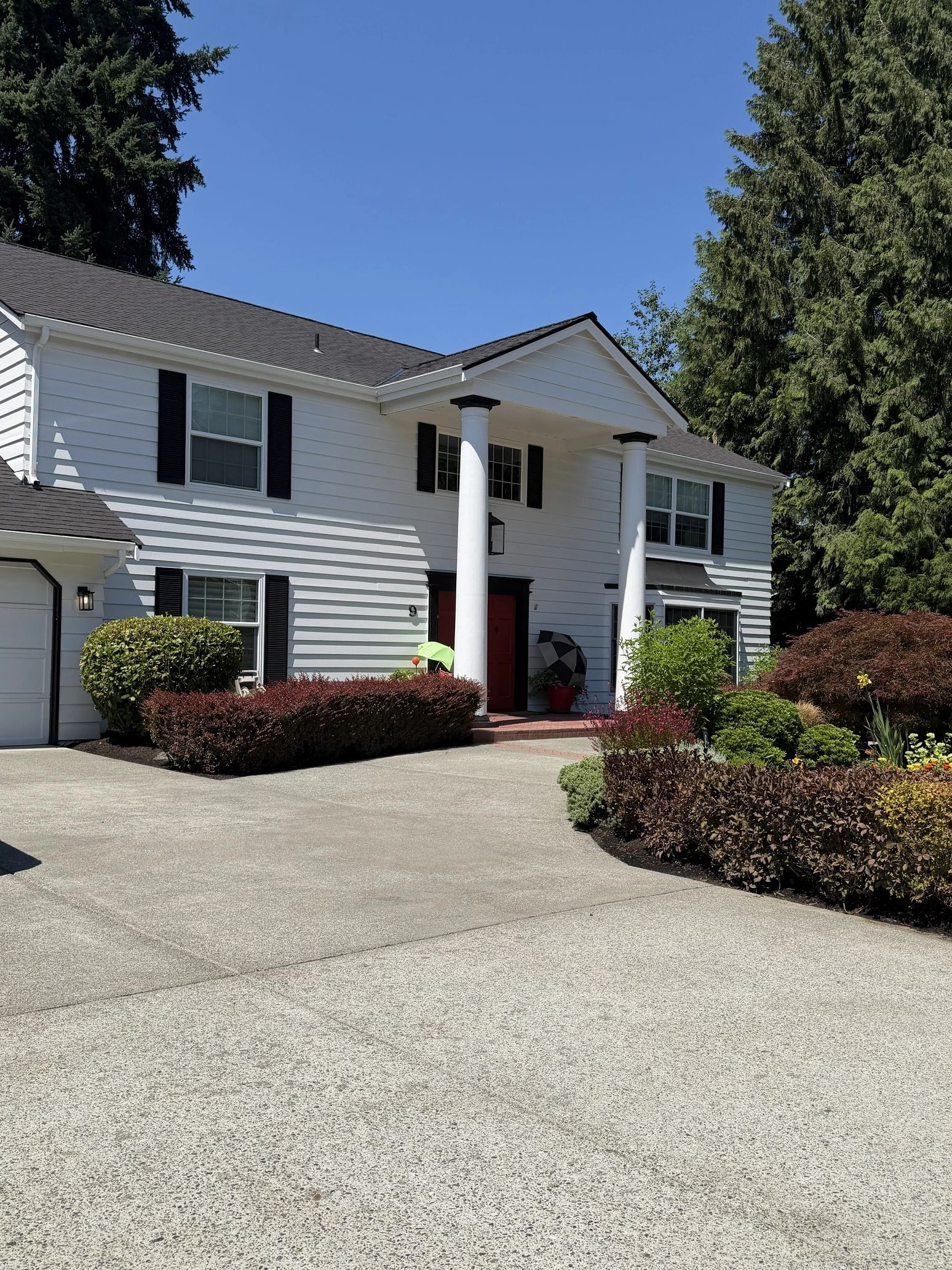 Bellevue Washington house wash and driveway cleaning