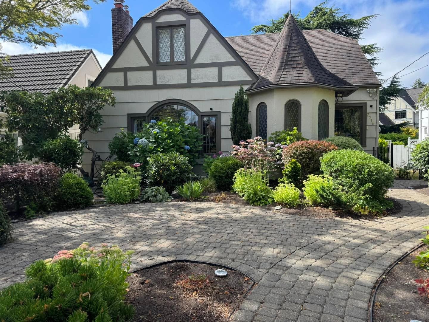 PRESSURE WASHING PAVER PATIO AND WALKWAY IN NORMANDY PARK BURIEN WA