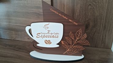 Troféu do campeão do 2° Concurso de Cafés Especiais, em Conceição das Pedras, Minas Gerais, 2024