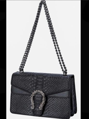 Crossbody Shoulder Chain purse
Available in different colors
** Compared to Gucci Dionysus Shoulder 