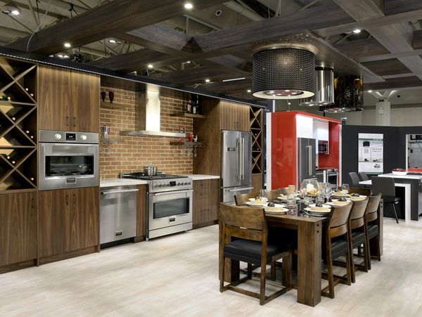 Full-fledged kitchen space featuring stylish decorations and appliances on display at the exhibition.