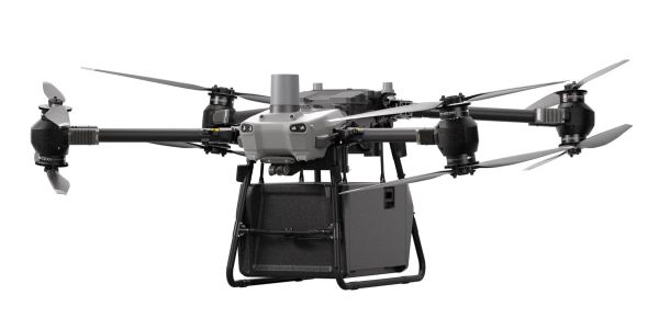 Dron de seis hélices con diseño robusto y cámara central.