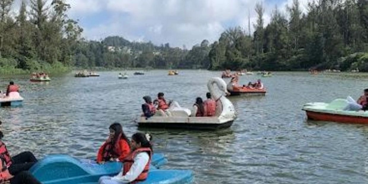 Karur to ooty tour package karur to ooty taxi booking karur to ooty call taxi service