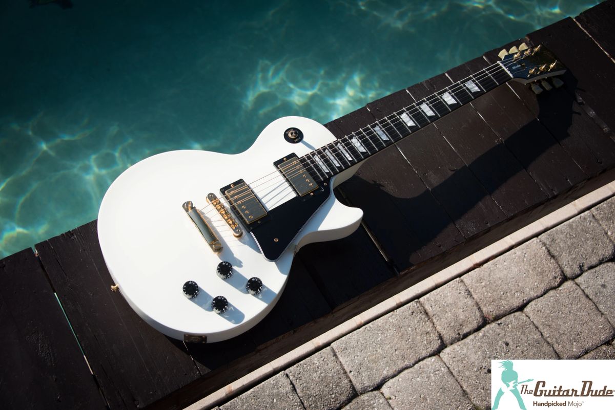 2009 Gibson Les Paul Studio - Alpine White - Ebony Fretboard - 6 Latch  Molded TSA Hard Case 7.6