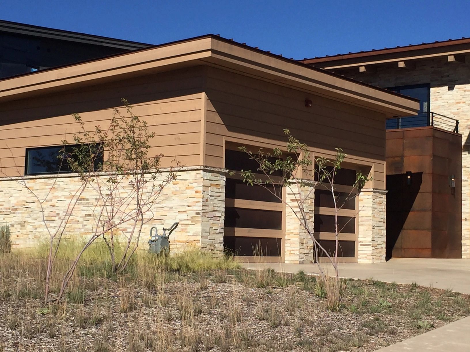 Portland Splitface stackledge natural stone panel by Melissa and Ross