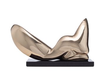 THAI HUYHN. 'Vàng' 2022. 
Lost wax cast bronze, mirror polish, lacquer.
