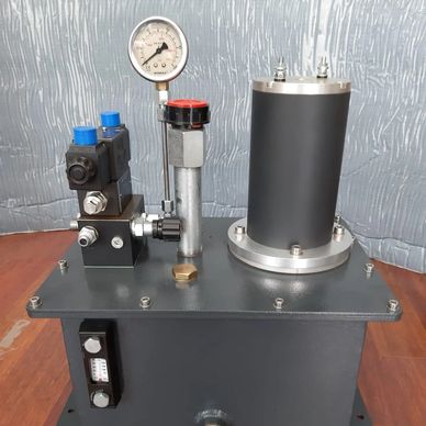 Custom made hydraulic autopilot unit