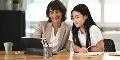 Student discussing university course selection with college consultant — Admissions Excellence