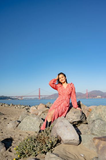 Glamor shot of a woman in front of the Golden Gate Bridge