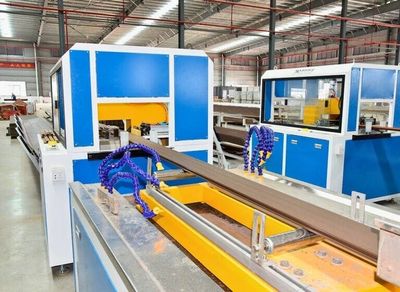 Composite decking board being manufactured on an extrusion line