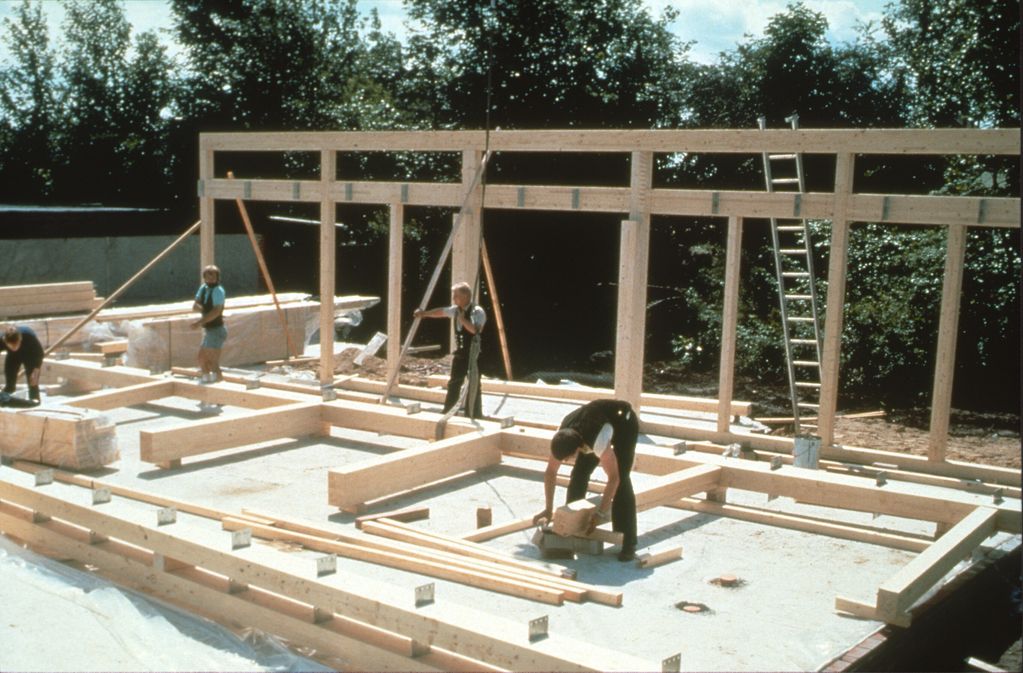 Assembly of the second main frame