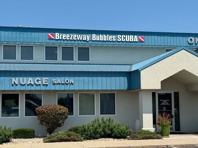 MADISON WI AREA SCUBA DIVING LESSONS SIGN BREEZEWAY BUBBLES