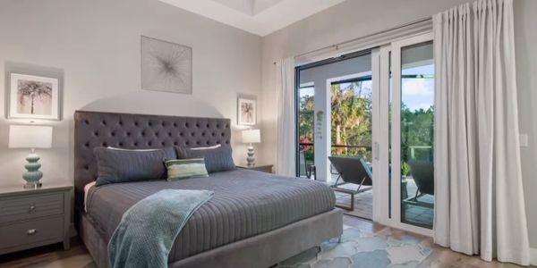 We believe that a clean, well-prepared bedroom sets the tone for a relaxing stay. That’s why we go t