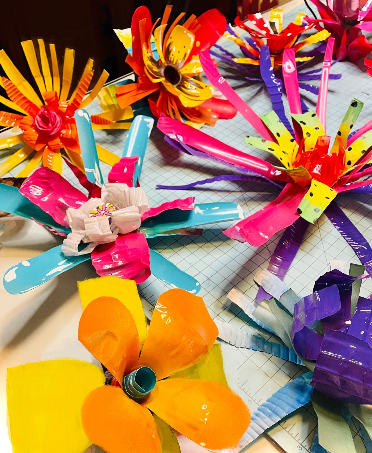 DIY Water bottle flowers, image size:1280x1560