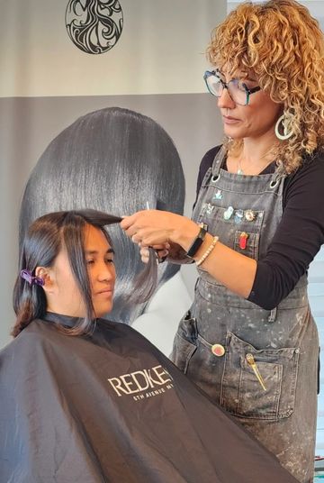 Curly haircut by curly hair stylist in Long Beach