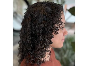 Curly haircut by curly hair stylist in Long Beach
