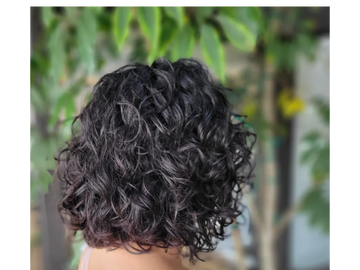 Curly haircut by curly hair stylist in Long Beach