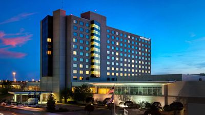 Hyatt Regency Pittsburgh International Airport, the server brought on-line and TVs program without v