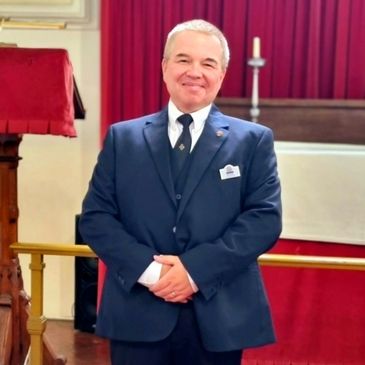 Tim your Celebrant at a funeral service in a chapel. 