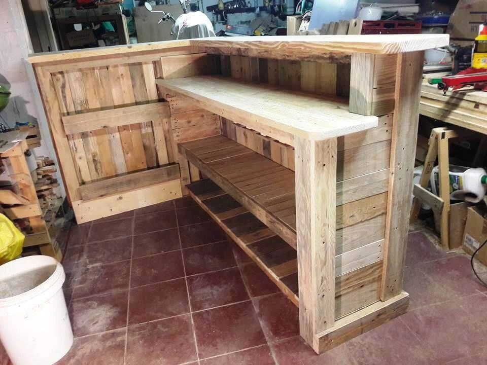 DIY Pallet Bar With Custom Built in Shelves