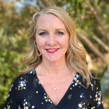 Robin Anderson  is a marriage and family therapist working with individuals and
couples. 