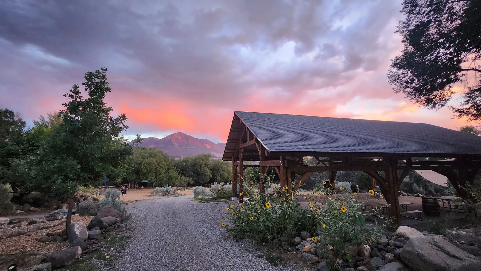 A Destination Wedding Venue with Onsite Lodging - Sage View Ranch, image size:2048x1153