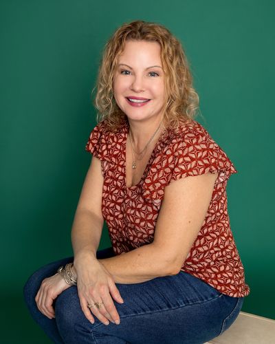 Dr. Kane treats victims of all forms of abuse, including infidelity trauma, and narcissist abuse.