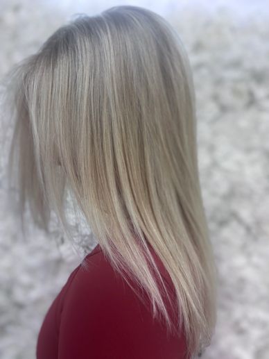 Blonde highlights with soft dimension and seamless root blend at Platinum 954 Hair Salon