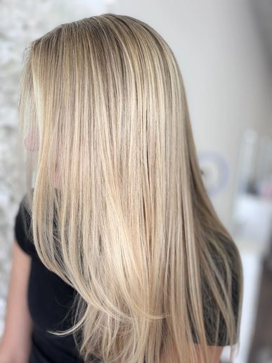 Soft blonde highlights with seamless blend at Platinum 954 Fort Lauderdale