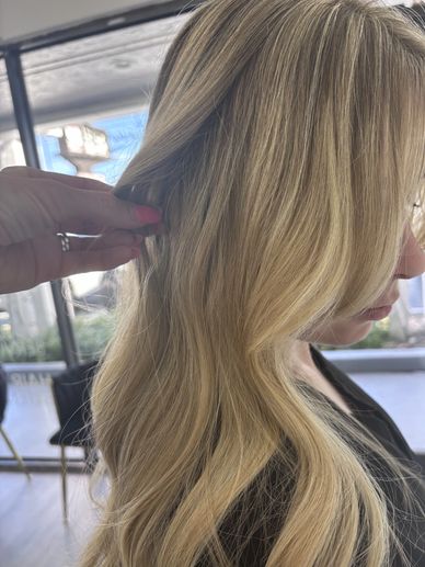 Soft dimensional blonde hair color by Platinum 954 Hair Salon in Fort Lauderdale