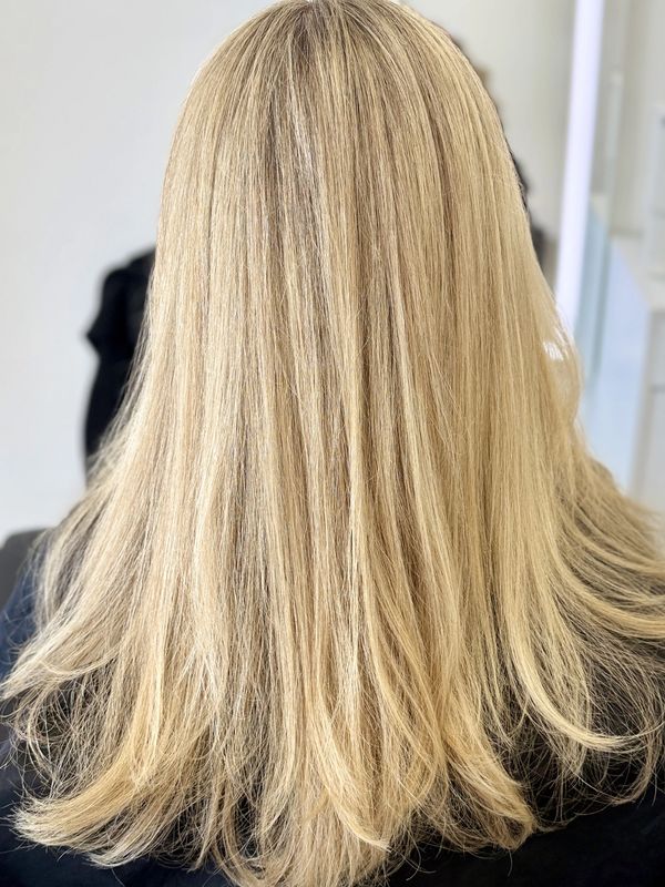 Luxury blonde full highlight with face framing layers at Platinum 954 Hair Salon