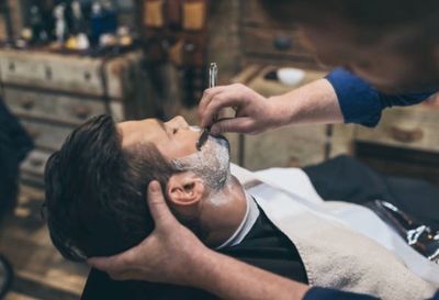 Trime de la barbe à la lame