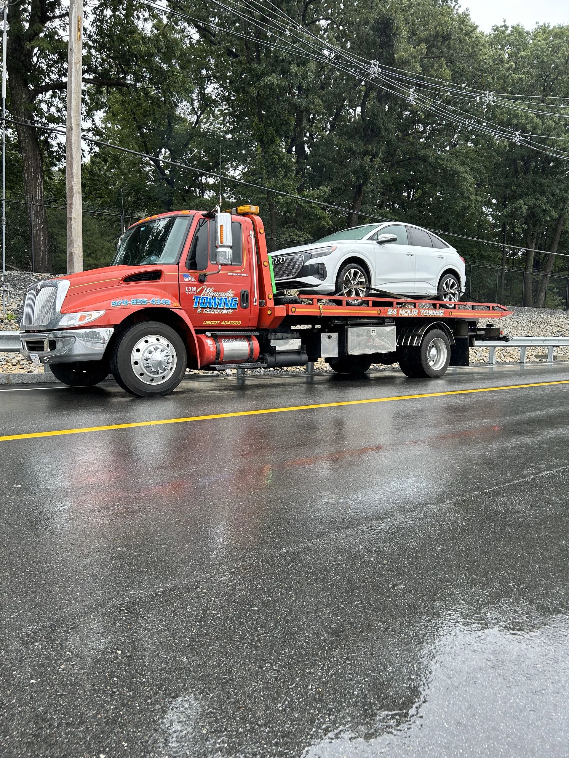 Manzueta Towing logo