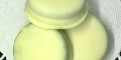 Sandwich cookies dipped in white chocolate