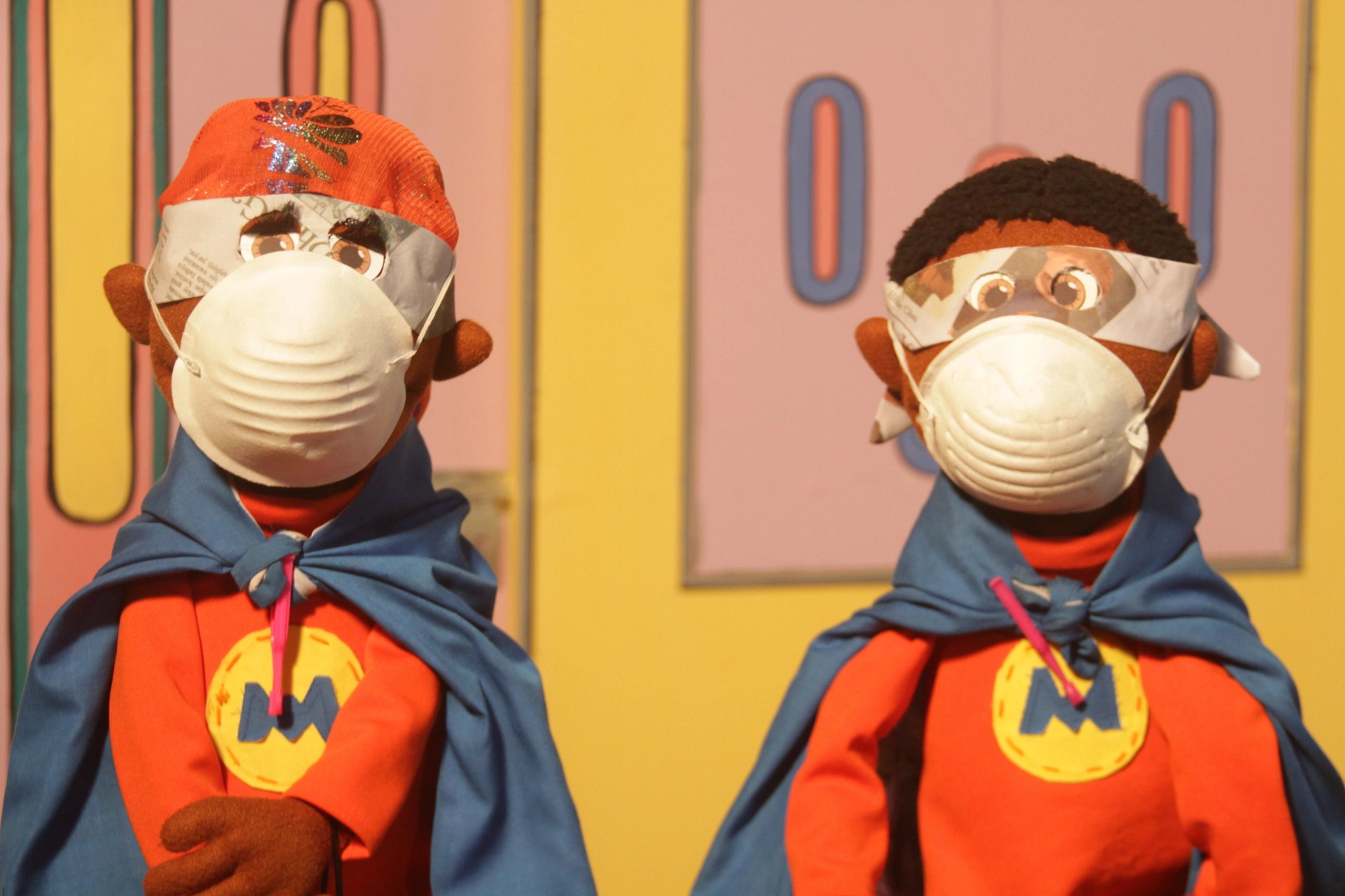 Hiddo & Hirsi wear masks to prevent Covid-19. Somali Children's programming. Somali Kid's Television