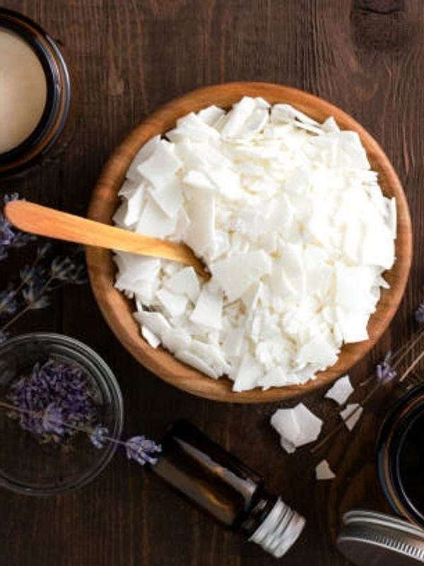 High-quality candle making ingredients such as 100% Soy Wax and Non-toxic Fragrance oils.